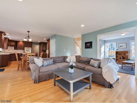 2 Darling Rd, Waldwick, NJ 07463 photo 6