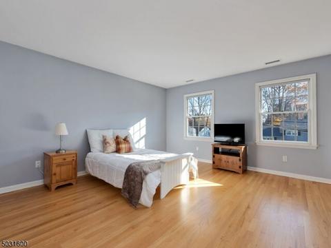 2 Darling Rd, Waldwick, NJ 07463 photo 17