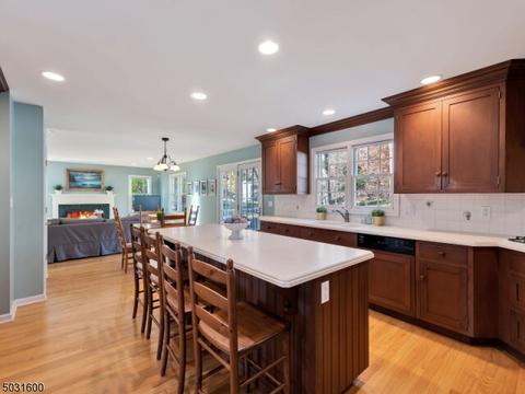 2 Darling Rd, Waldwick, NJ 07463 photo 10