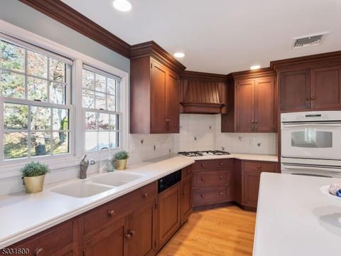 2 Darling Rd, Waldwick, NJ 07463 photo 12