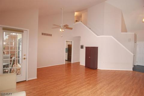 8 Rainier Ct, Hackettstown, NJ 07840 photo 4