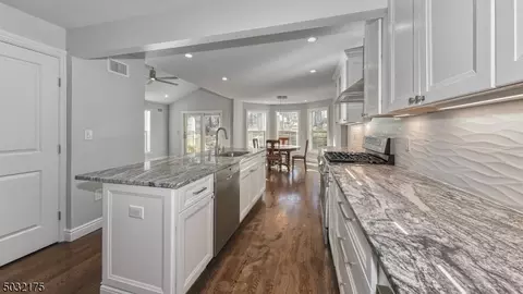 129 Chestnut Dr, Wayne, NJ 07470 photo 8