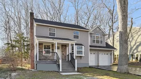 129 Chestnut Dr, Wayne, NJ 07470 photo 2