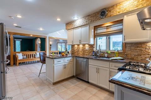 36 Camillo Dr, Wayne, NJ 07470 photo 2