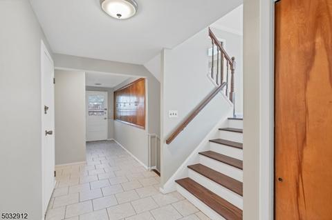 15 Robin Ct, Springfield, NJ 07081 photo 2