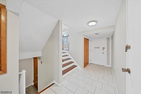 15 Robin Ct, Springfield, NJ 07081 photo 3