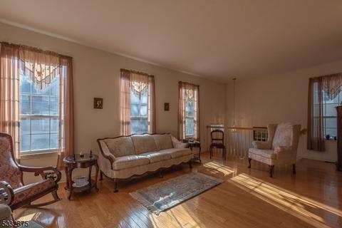 16 Bobolink Ct, Wayne, NJ 07470 photo 5