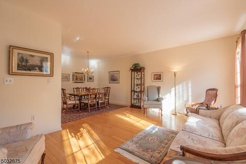 16 Bobolink Ct, Wayne, NJ 07470 photo 4