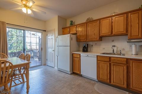 16 Bobolink Ct, Wayne, NJ 07470 photo 8