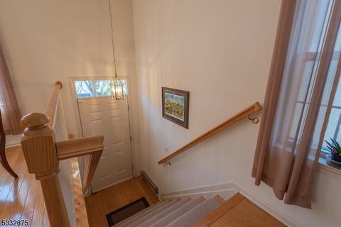 16 Bobolink Ct, Wayne, NJ 07470 photo 2