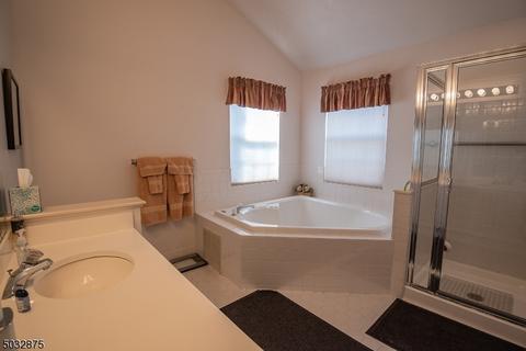 16 Bobolink Ct, Wayne, NJ 07470 photo 14