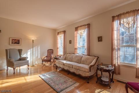 16 Bobolink Ct, Wayne, NJ 07470 photo 3