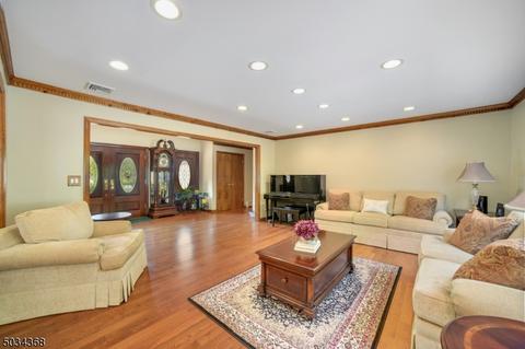 88 Tree Top Dr, Springfield, NJ 07081 photo 3