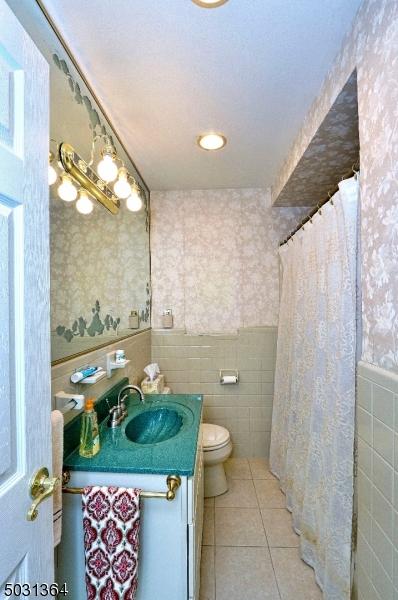 452 Blanchard Ter, Hackensack, NJ 07601 photo 14