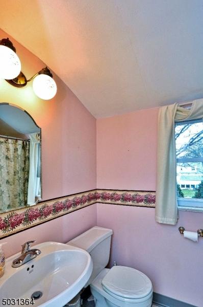 452 Blanchard Ter, Hackensack, NJ 07601 photo 16