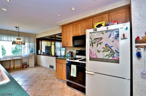 452 Blanchard Ter, Hackensack, NJ 07601 photo 8