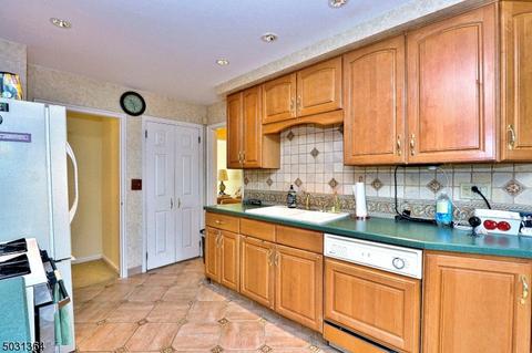 452 Blanchard Ter, Hackensack, NJ 07601 photo 7