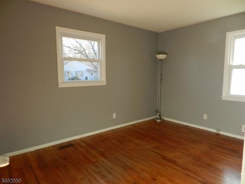 4 Warwick Rd, Hillside, NJ 07205 photo 9