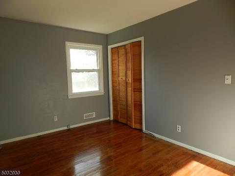 4 Warwick Rd, Hillside, NJ 07205 photo 8