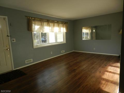4 Warwick Rd, Hillside, NJ 07205 photo 2