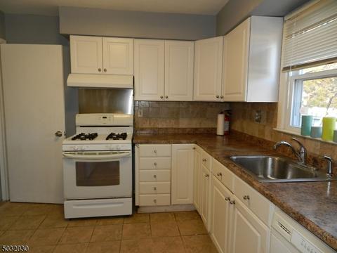 4 Warwick Rd, Hillside, NJ 07205 photo 5