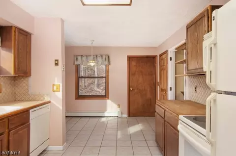 205 E Mill Rd, Long Valley, NJ 07853 photo 9