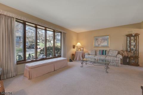28 Barbara Way, Wayne, NJ 07470 photo 3