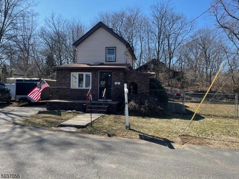 11 Storms Pl, Wanaque Boro, NJ 07420 photo 1