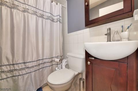 29 Packanack Lake Rd, Wayne, NJ 07470 photo 10