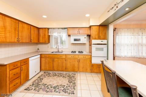 2 Lenox Rd, Wayne, NJ 07470 photo 8