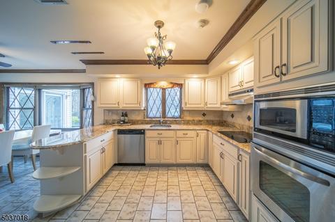 27 Longell Dr, Wayne, NJ 07470 photo 10