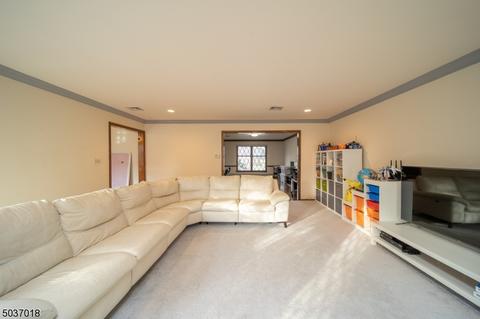27 Longell Dr, Wayne, NJ 07470 photo 6