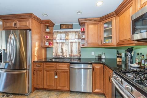 34 Westervelt St, Wayne, NJ 07470 photo 3