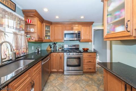 34 Westervelt St, Wayne, NJ 07470 photo 4