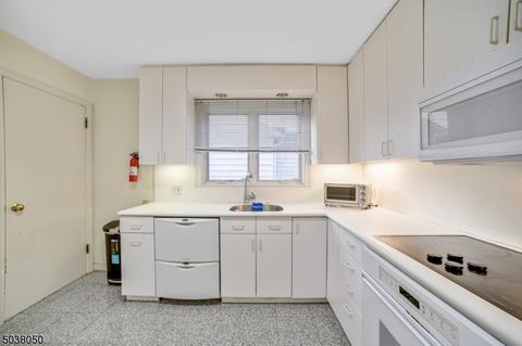 68 Warwick Cir, Springfield, NJ 07081 photo 7
