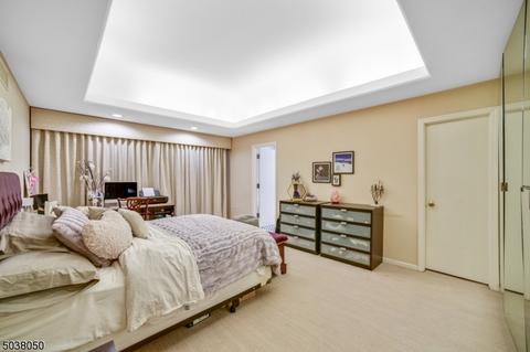 68 Warwick Cir, Springfield, NJ 07081 photo 4