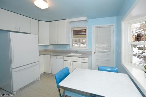 39 Laurel Dr, Wayne, NJ 07470 photo 9