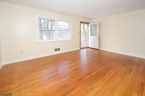 39 Laurel Dr, Wayne, NJ 07470 photo 3