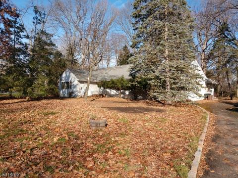 76 Stonebridge Rd, Montclair, NJ 07042 photo 2