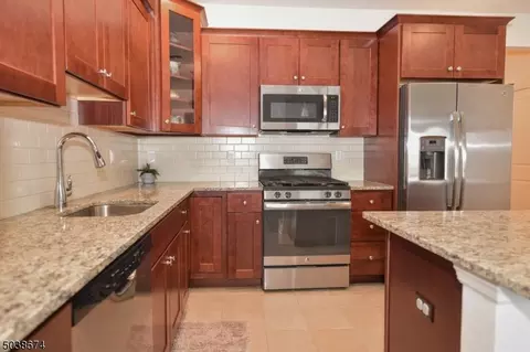 48 Elston Ct, Haskell, NJ 07420 photo 6