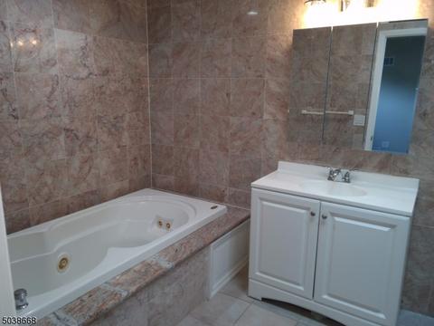 620 West Dr, Paramus, NJ 07652 photo 14