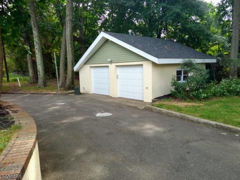 620 West Dr, Paramus, NJ 07652 photo 2