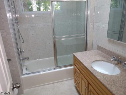 620 West Dr, Paramus, NJ 07652 photo 16