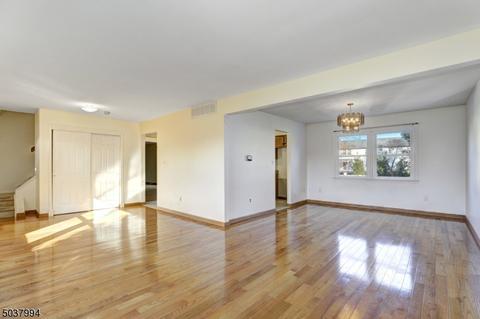 9 Devonshire Ct, Flemington, NJ 08822 photo 2