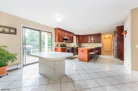 76 Windsor Dr, Montville Twp., NJ 07058 photo 5