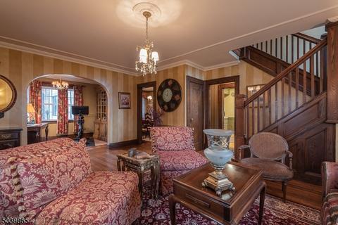 521 Otto Pl, Paramus, NJ 07652 photo 5