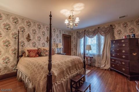 521 Otto Pl, Paramus, NJ 07652 photo 19