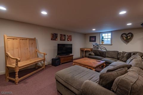 521 Otto Pl, Paramus, NJ 07652 photo 22