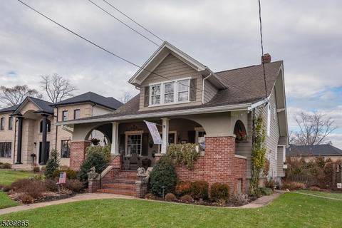 521 Otto Pl, Paramus, NJ 07652 photo 2