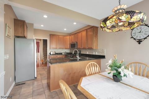 65 Balsam Ct, Paramus, NJ 07652 photo 10